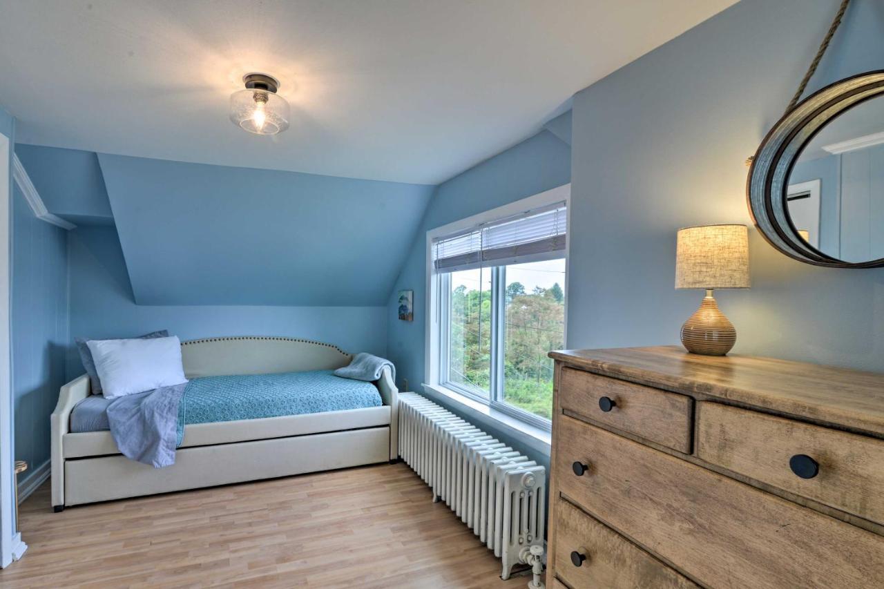 Enchanting Family House With Balcony Less Than 3 Mi To Wvu! Моргантаун Экстерьер фото