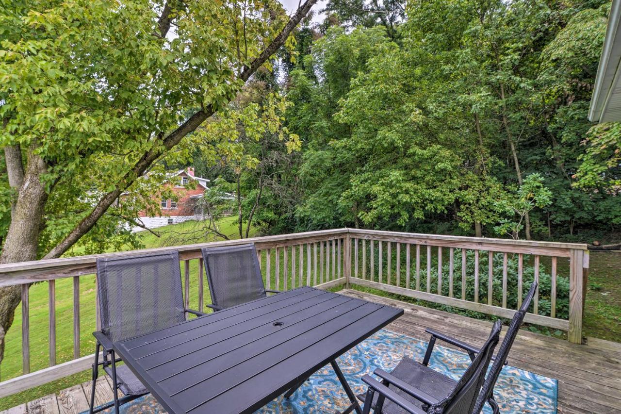 Enchanting Family House With Balcony Less Than 3 Mi To Wvu! Моргантаун Экстерьер фото